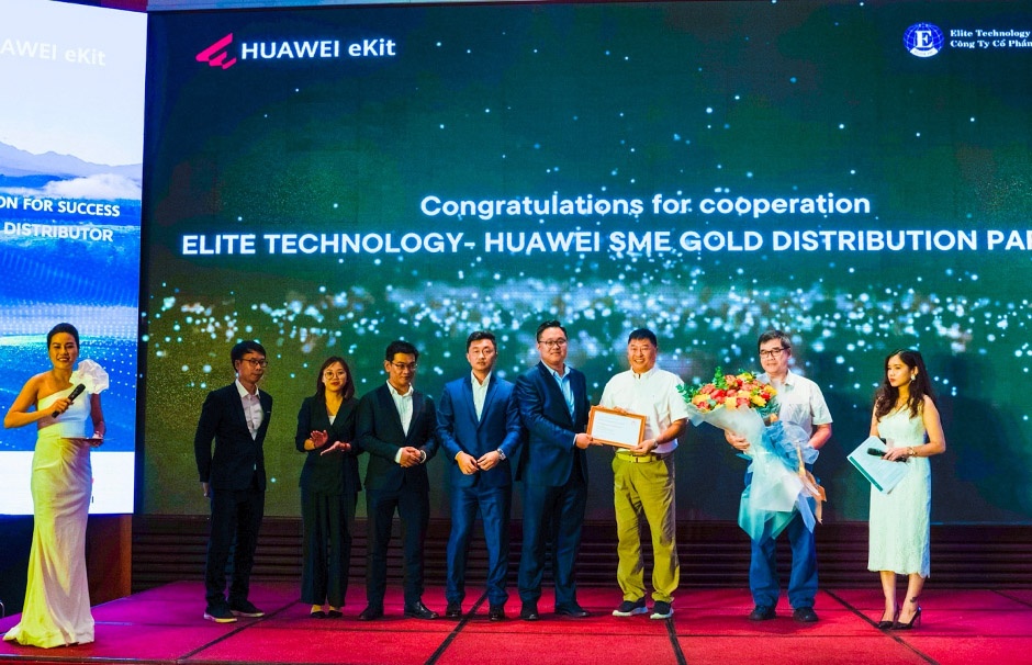 Huawei Việt Nam vừa chính thức ra mắt giải pháp Huawei eKit cùng hệ sinh thái giải pháp chuyển đổi số đầu tiên dành cho các doanh nghiệp vừa và nhỏ (SME). Đồng thời, Huawei cũng công bố Elite Technology là nhà phân phối chính t