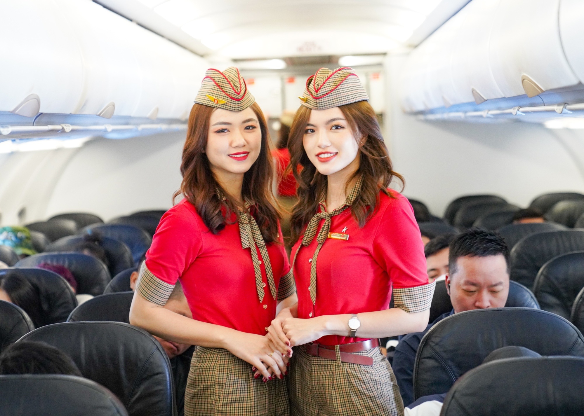 Tiếp viên hàng không Vietjet tận tâm và chuyên nghiệp