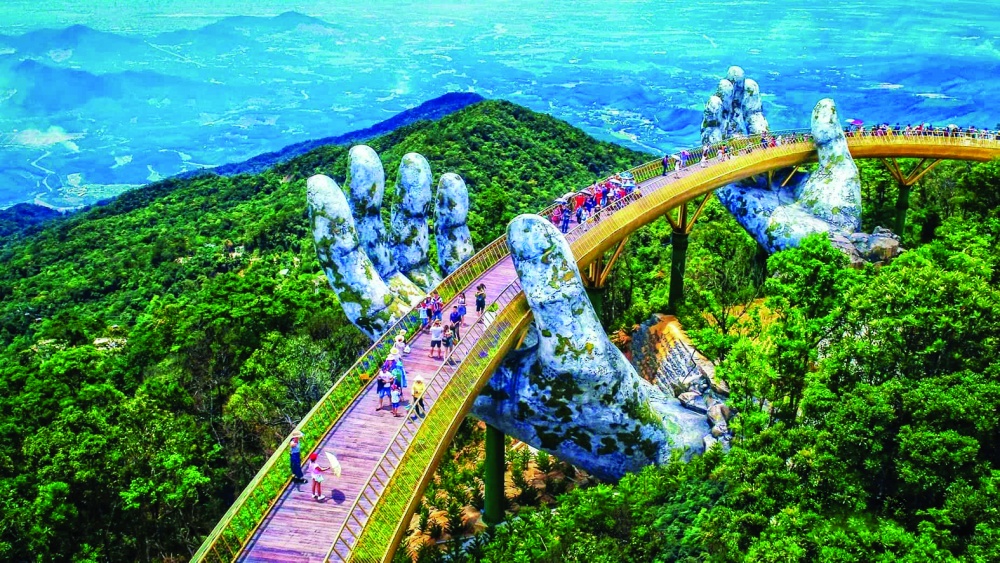 Cầu Vàng là một điểm nhấn du lịch của Đà Nẵng