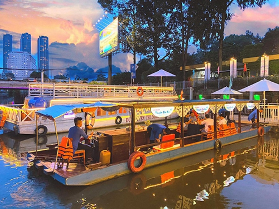 Khách quốc tế trải nghiệm tuyến du lịch đường thủy nội đô TP.Hồ Chí Minh