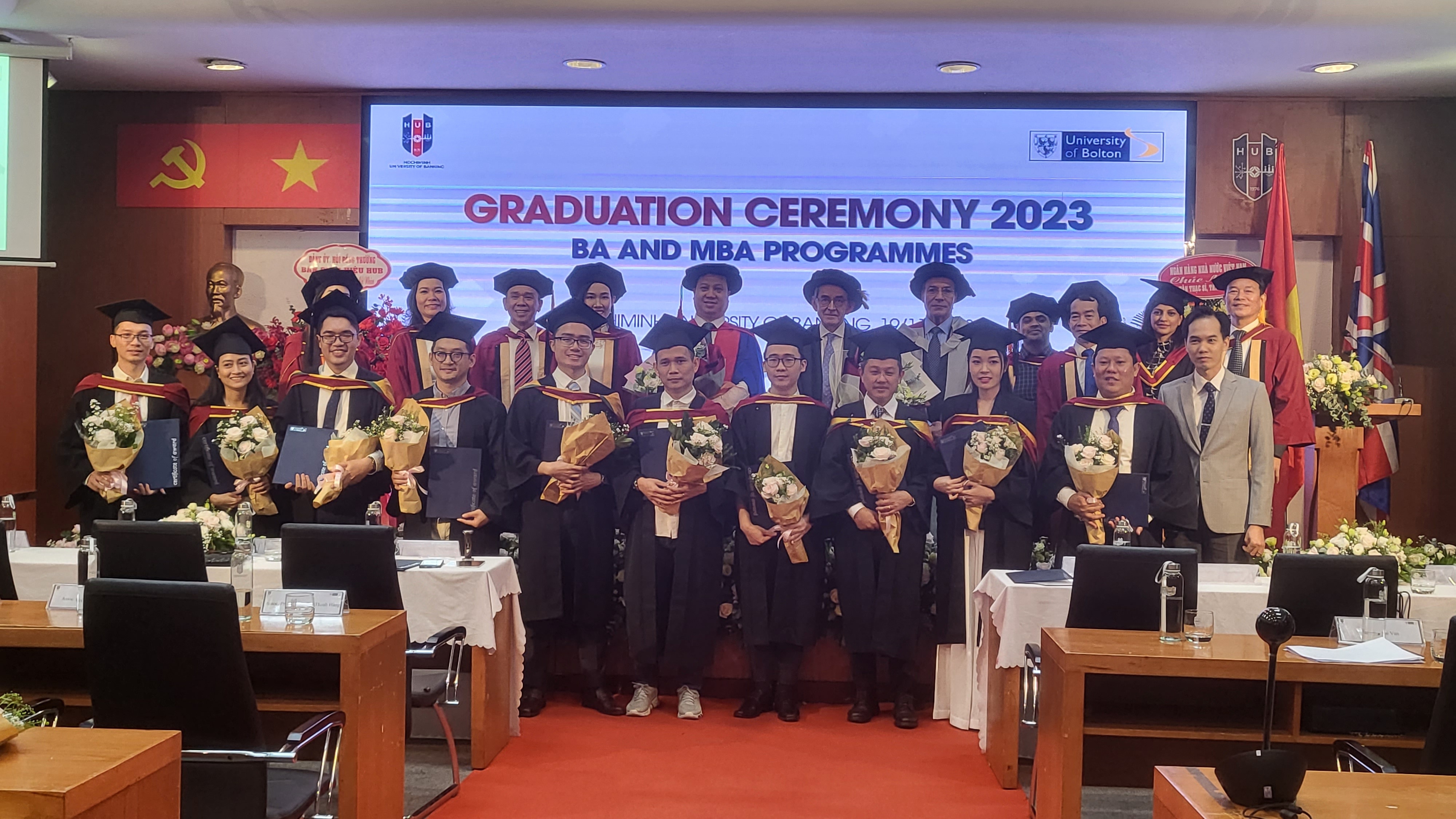 Đại học Ngân hàng TP.Hồ Chí Minh trao bằng tốt nghiệp chương trình liên kết quốc tế UOB