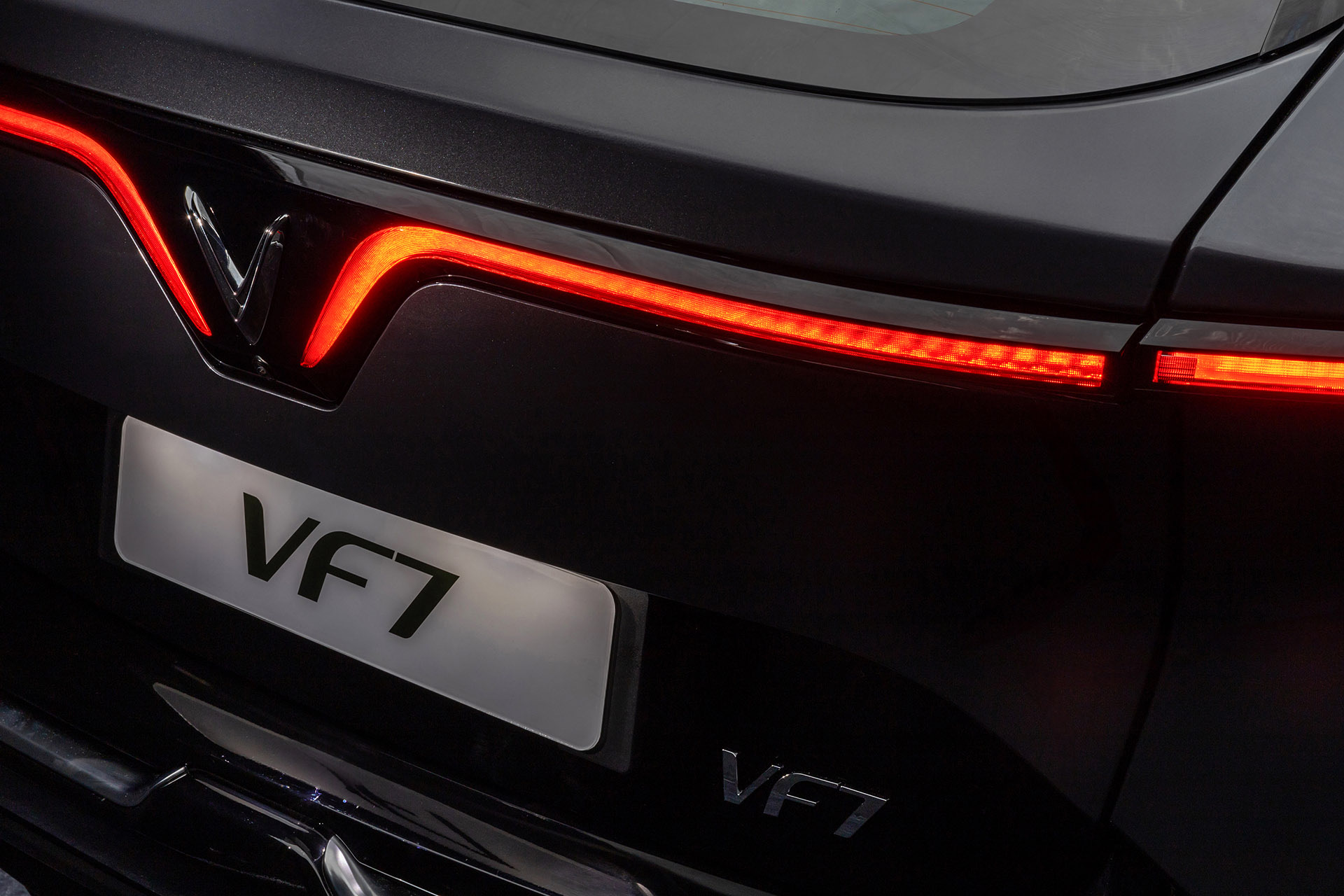 VinFast VF 7 chốt giá từ 850 triệu đồng