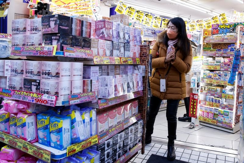 Nhật Bản hạ triển vọng kinh tế lần đầu tiên sau 10 tháng