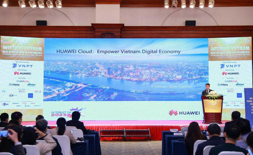 Ông Li Chufei - Giám đốc Kinh doanh Huawei Cloud Đông Nam Á phát biểu tại sự kiện Internet Day 2023.