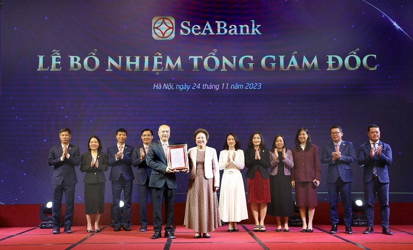 công bố và trao quyết định bổ nhiệm ông Lê Quốc Long đảm nhiệm chức vụ Tổng Giám đốc của Ngân hàng