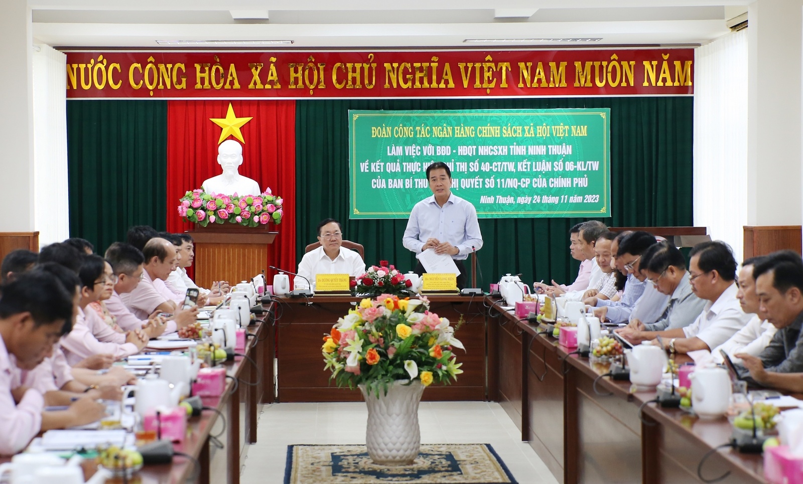 Đoàn công tác NHCSXH làm việc với UBND tỉnh Ninh Thuận về tình hình triển khai thực hiện Nghị quyết số 11 của Chính phủ