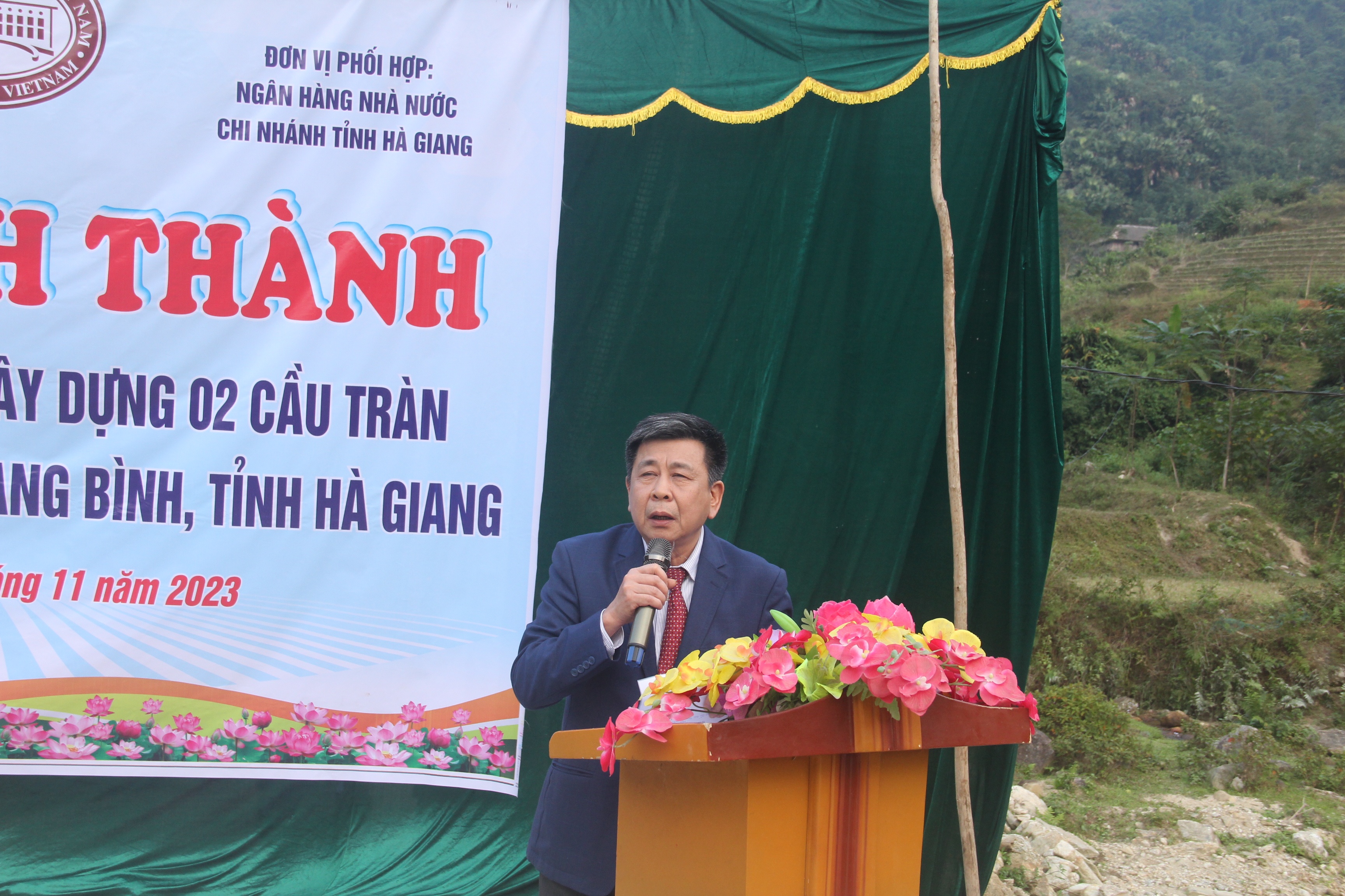 Ông Lê Thái Nam, Bí thư Đảng ủy, Chủ tịch hội đồng thành viên nhà máy In tiền Quốc gia phát biểu tại buổi lễ