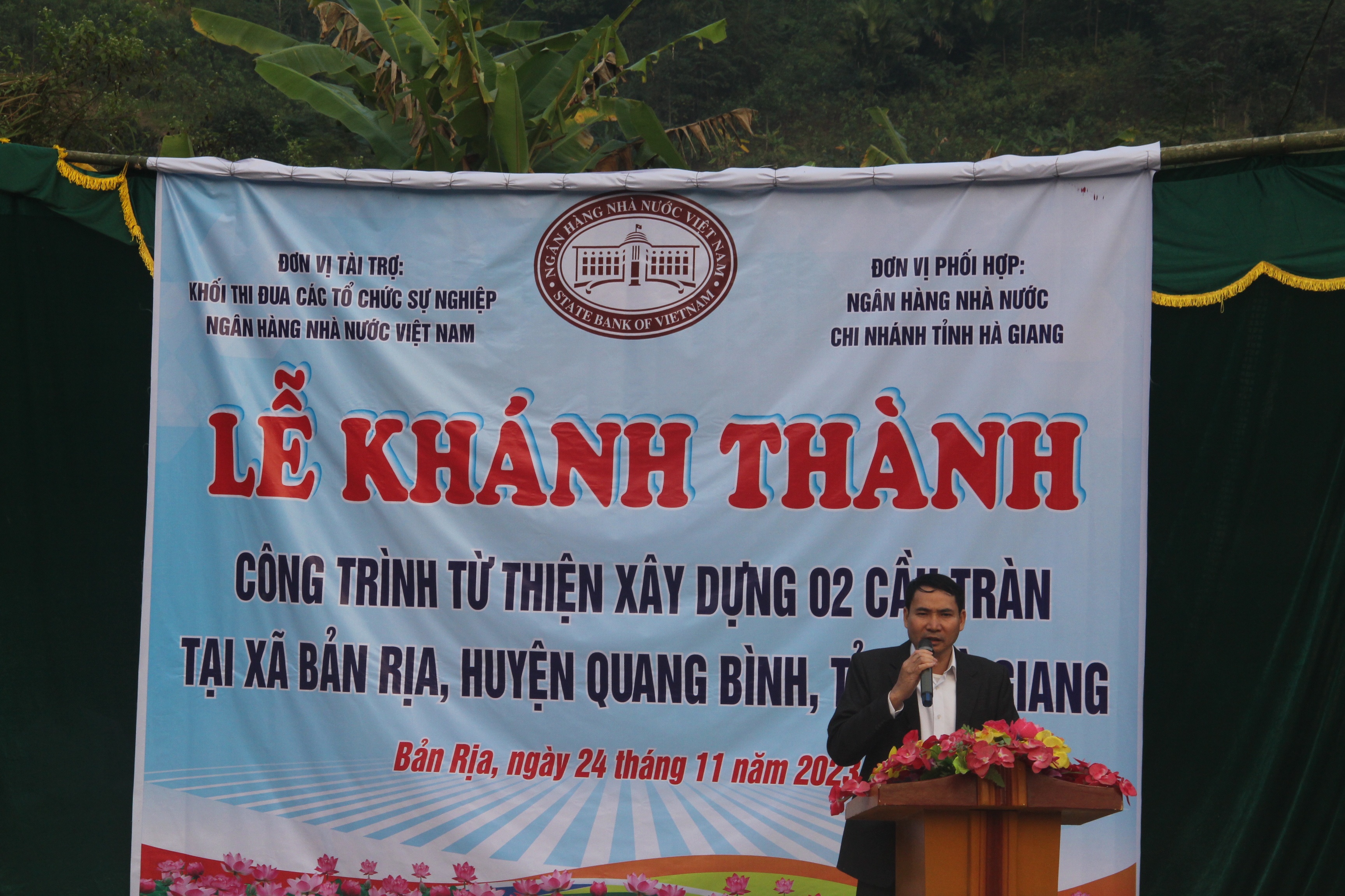 Ông Nguyễn Công Sự, Phó Bí thư Thường trực Huyện ủy, Chủ tịch HDND huyện Quang Bình phát biểu tại buổi lễ