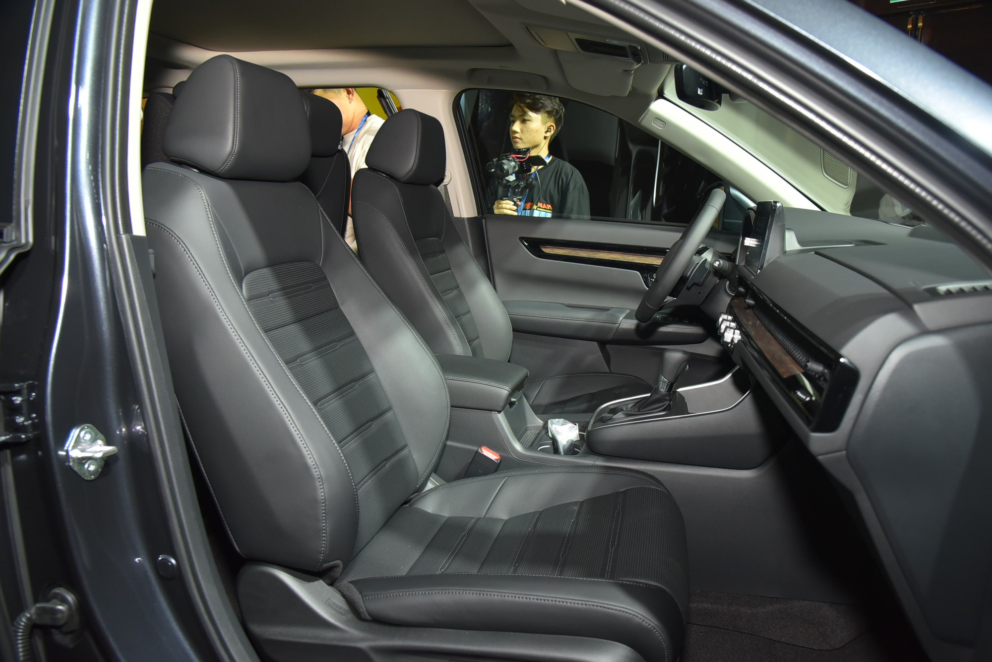 Honda CR-V 2024 giảm giá gần 60 triệu đồng tại đại lý