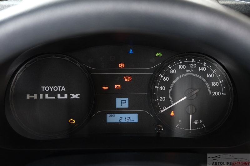 Toyota Hilux Champ ra mắt với giá quy đổi từ 317 triệu đồng