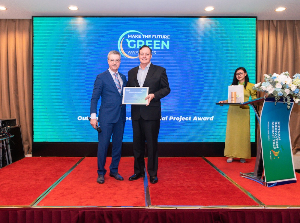 Đại diện VinFast nhận giải thưởng danh giá nhất dành cho doanh nghiệp