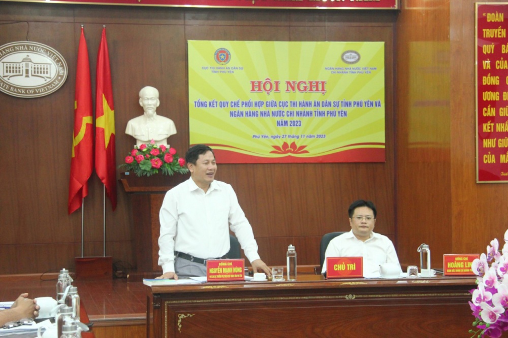 Ông Nguyễn Mạnh Hùng, Phó Cục trưởng phụ trách Cục Thi hành án dân sự Phú Yên, phát biểu tại Hội nghị tổng kết quy chế phối hợp giữa NHNN chi nhánh Phú Yên và Cục Thi hành án dân sự tỉnh Phú Yên.