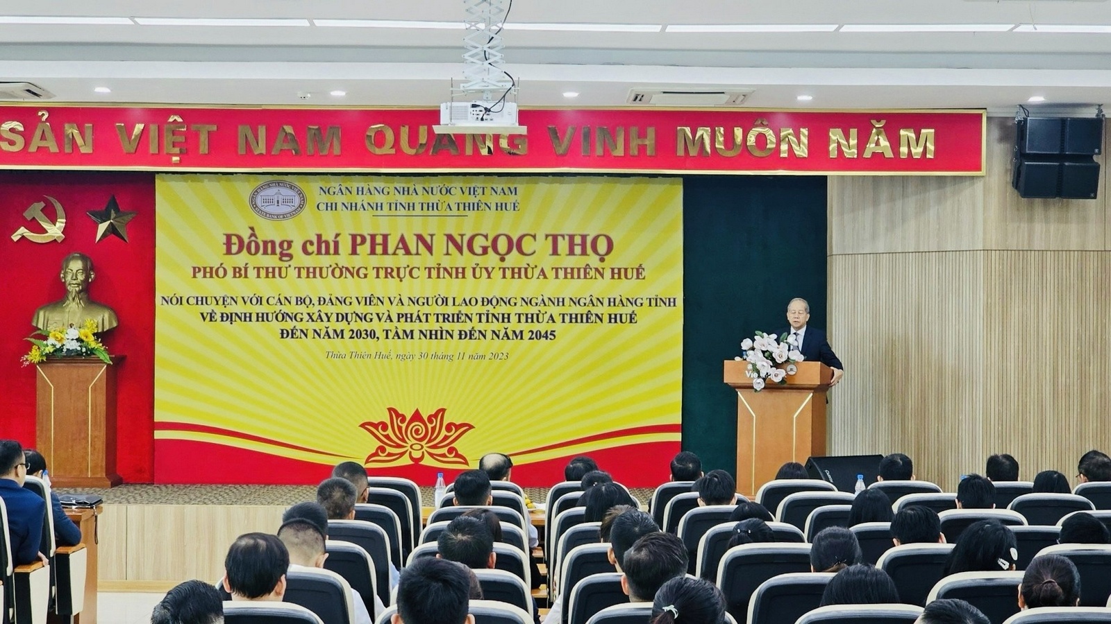 Thừa Thiên Huế: Phó Bí thư Tỉnh ủy nói chuyện với cán bộ, đảng viên và người lao động ngành Ngân hàng