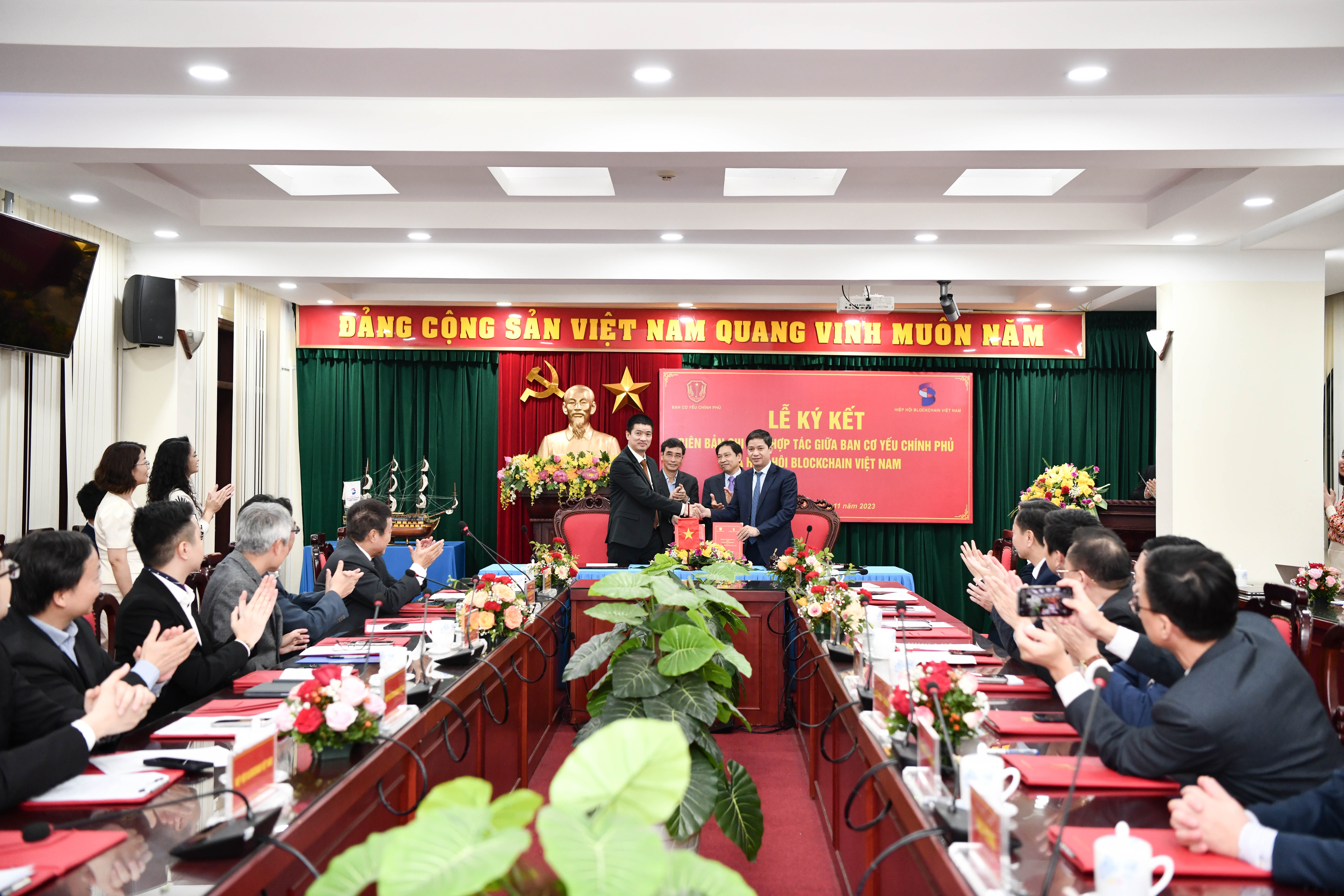Ban Cơ yếu Chính phủ và Hiệp hội Blockchain Việt Nam ký kết hợp tác