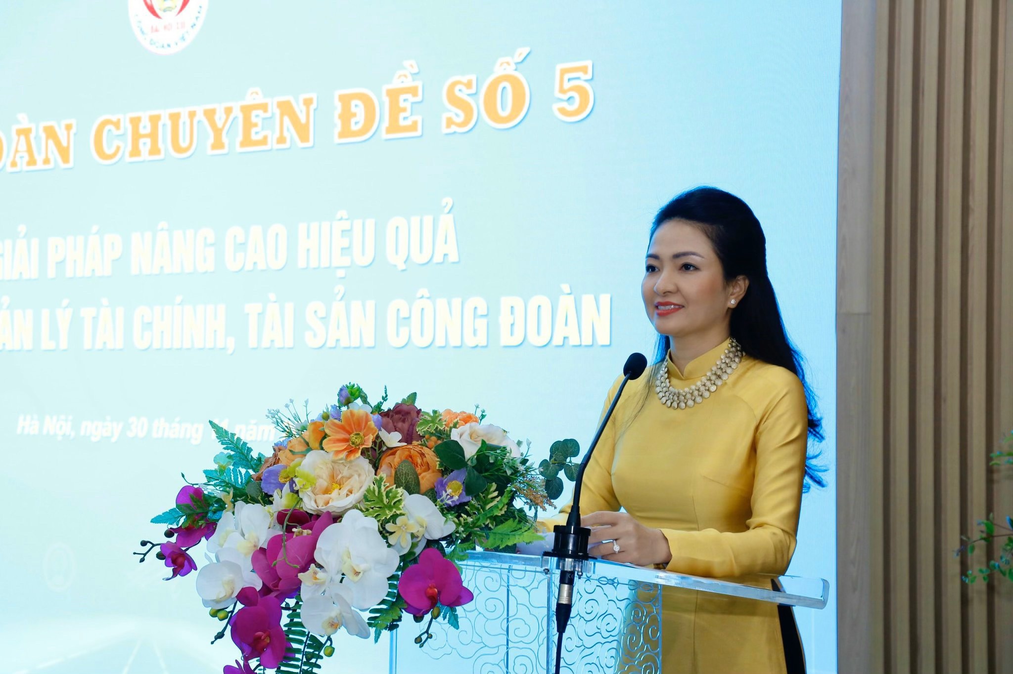 đồng chí Nguyễn Khánh Chi-  Phó Chủ  tịch thường trực công đoàn NHVN  