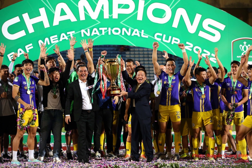 CLB Bóng đá Hà Nội luôn đóng góp cho các đội tuyển quốc gia Việt Nam nhiều cầu thủ trụ cột, góp phần gặt hái vinh quang cho bóng đá nước nhà