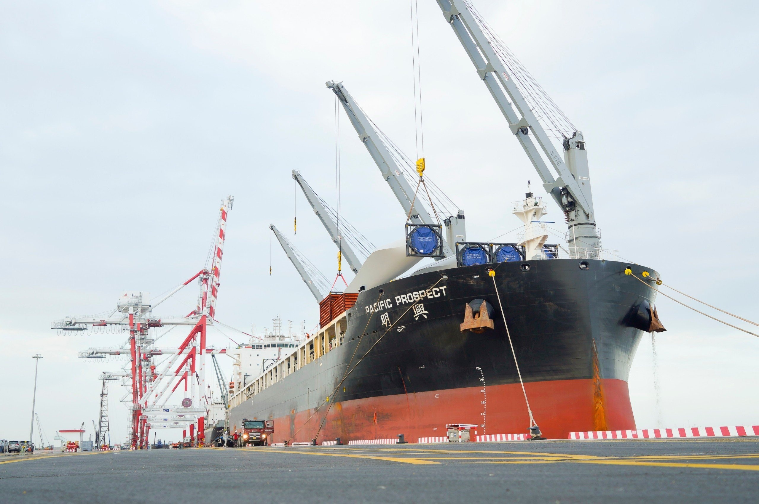 Cảng Quốc tế Long An đón tàu chở hàng hóa với trọng tải lên đến 62.000 DWT vào ngày 18/11/2023