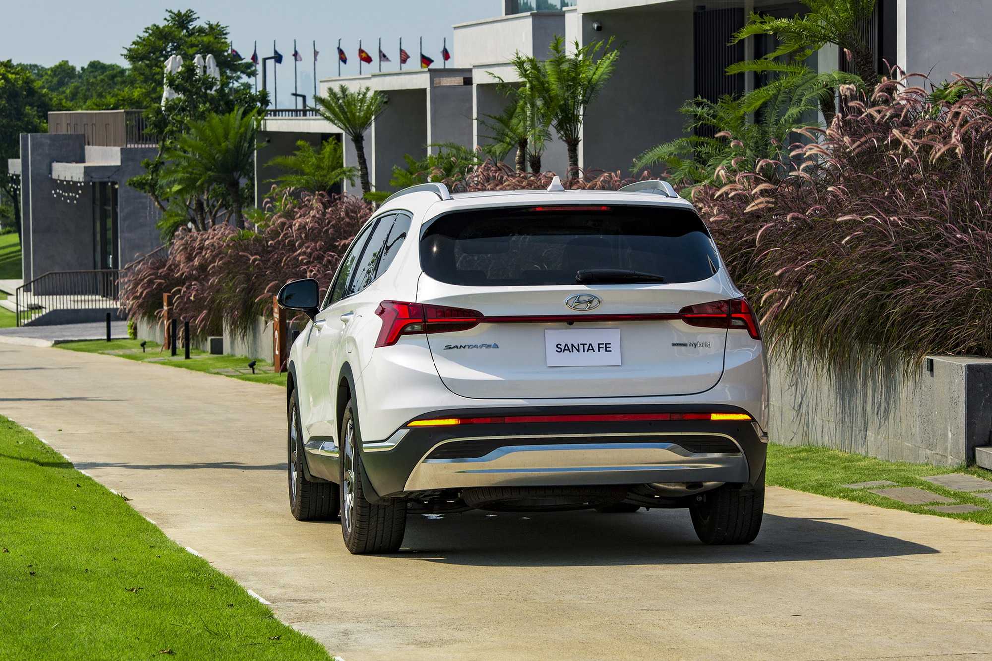 Giá Hyundai Santa Fe Hybrid có đáy mới: Lần đầu về mốc 1,235 tỷ, không còn chạm chân Palisade - Ảnh 4.