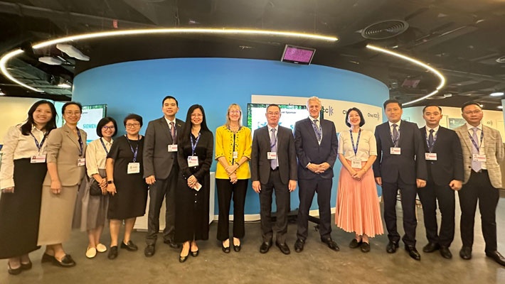 Đoàn Công tác VietinBank và Đoàn Công tác Standard Chartered tại cuộc gặp song phương trong khuôn khổ COP28