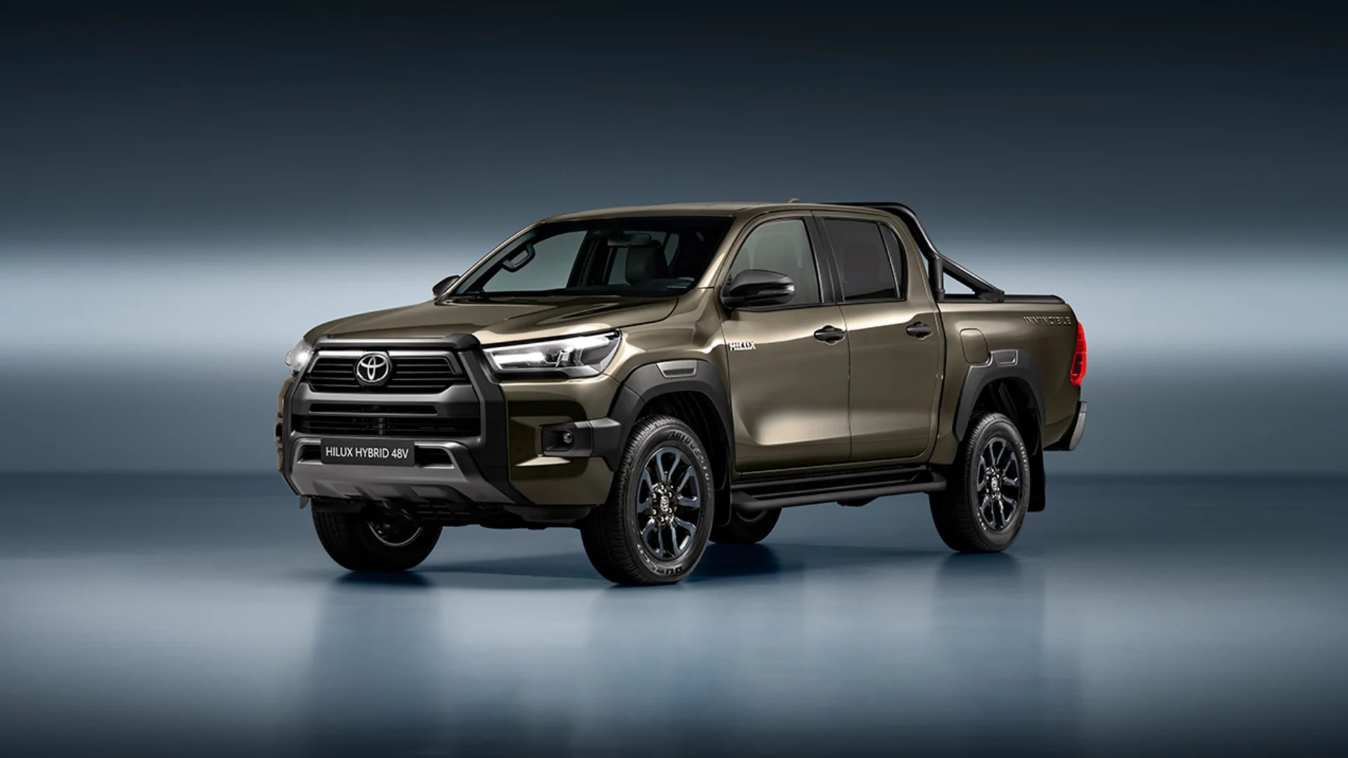 Toyota Hilux hybrid ra mắt: Tiêu thụ 7,1 lít dầu/100km, dùng phụ gia giống Ranger, vượt chuẩn nhiên liệu về Việt Nam- Ảnh 1.