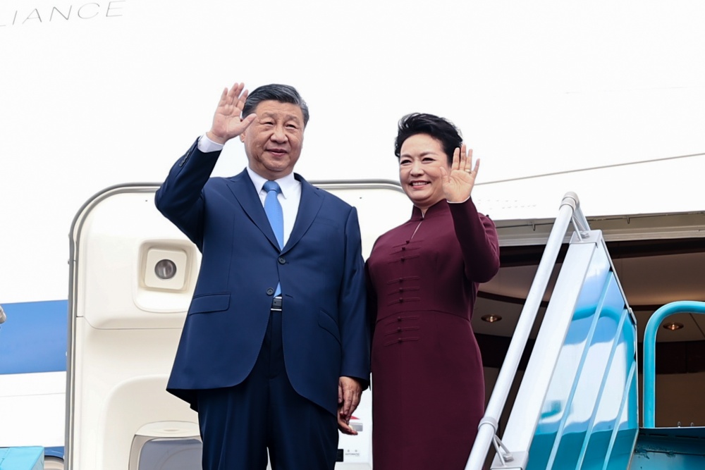 Tổng Bí thư, Chủ tịch nước Trung Quốc Tập Cận Bình và Phu nhân tới Hà Nội, bắt đầu thăm cấp Nhà nước tới Việt Nam - Ảnh: VGP/Nhật Bắc
