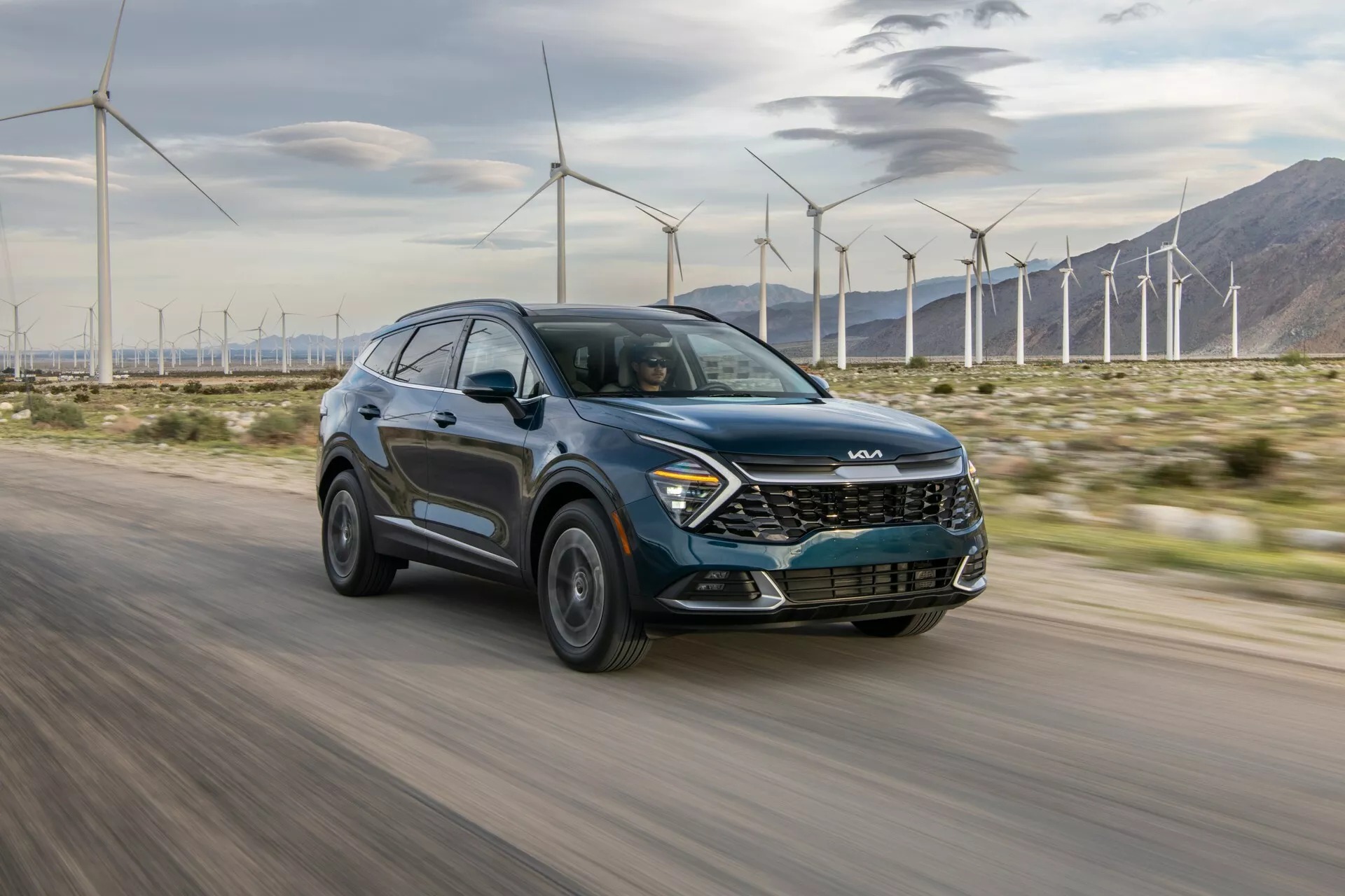 Kia Sportage hybrid nâng cấp, tăng giá nhẹ - Ảnh 1.