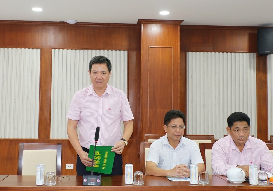 Giám đốc chi nhánh NHCSXH TP Hồ Chí Minh, Trần Văn Tiên báo cáo tại buổi làm việc