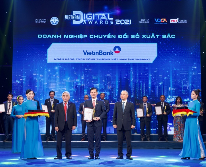 VietinBank nhận giải thưởng Doanh nghiệp chuyển đổi số xuất sắc năm 2021