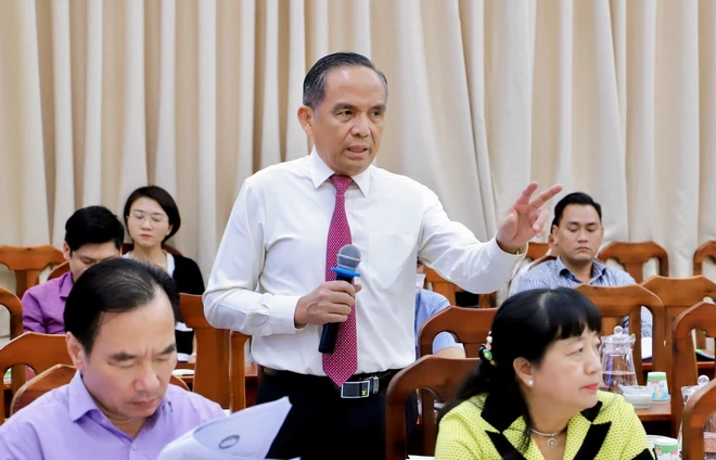 Chủ tịch Hiệp hội Bất động sản Thành phố Hồ Chí Minh Lê Hoàng Châu phát biểu tại một buổi hội thảo về Dự án Luật Đất đai (sửa đổi). (Ảnh: Hồng Giang/TTXVN)