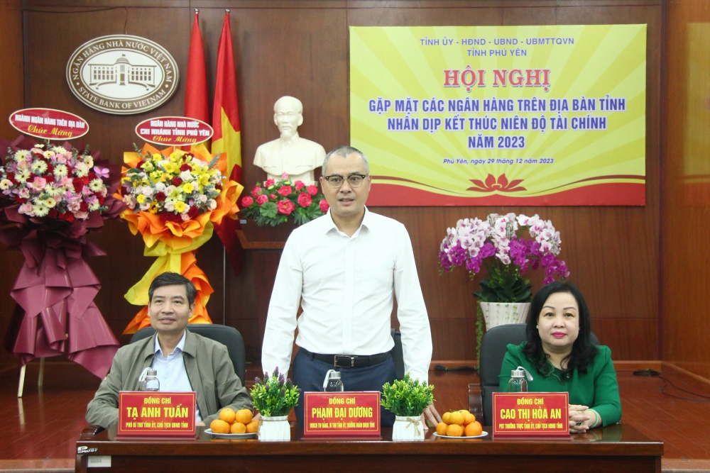 Phạm Đại Dương phát biểu tại buổi gặp mặt ngành Ngân hàng trên địa bàn tỉnh Phú Yên.