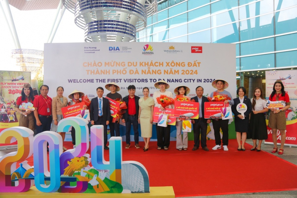 Sở Du lịch TP. Đà Nẵng và Hàng hàng không VietJet tổ chức chào đón chuyến bay đầu tiên trong dịp Tết Dương lịch 2024