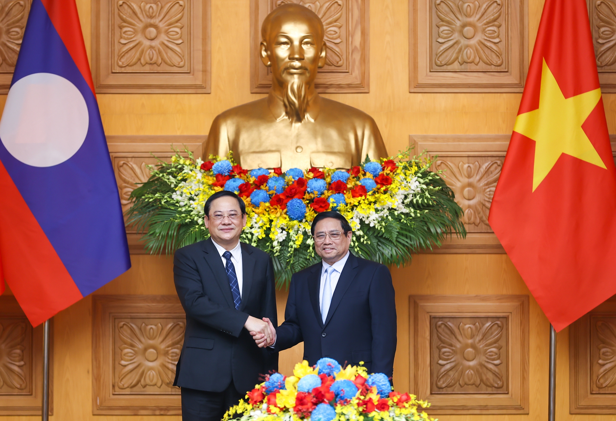 Việt Nam-Lào tăng cường kết nối hai nền kinh tế, thúc đẩy các dự án hợp tác trọng điểm