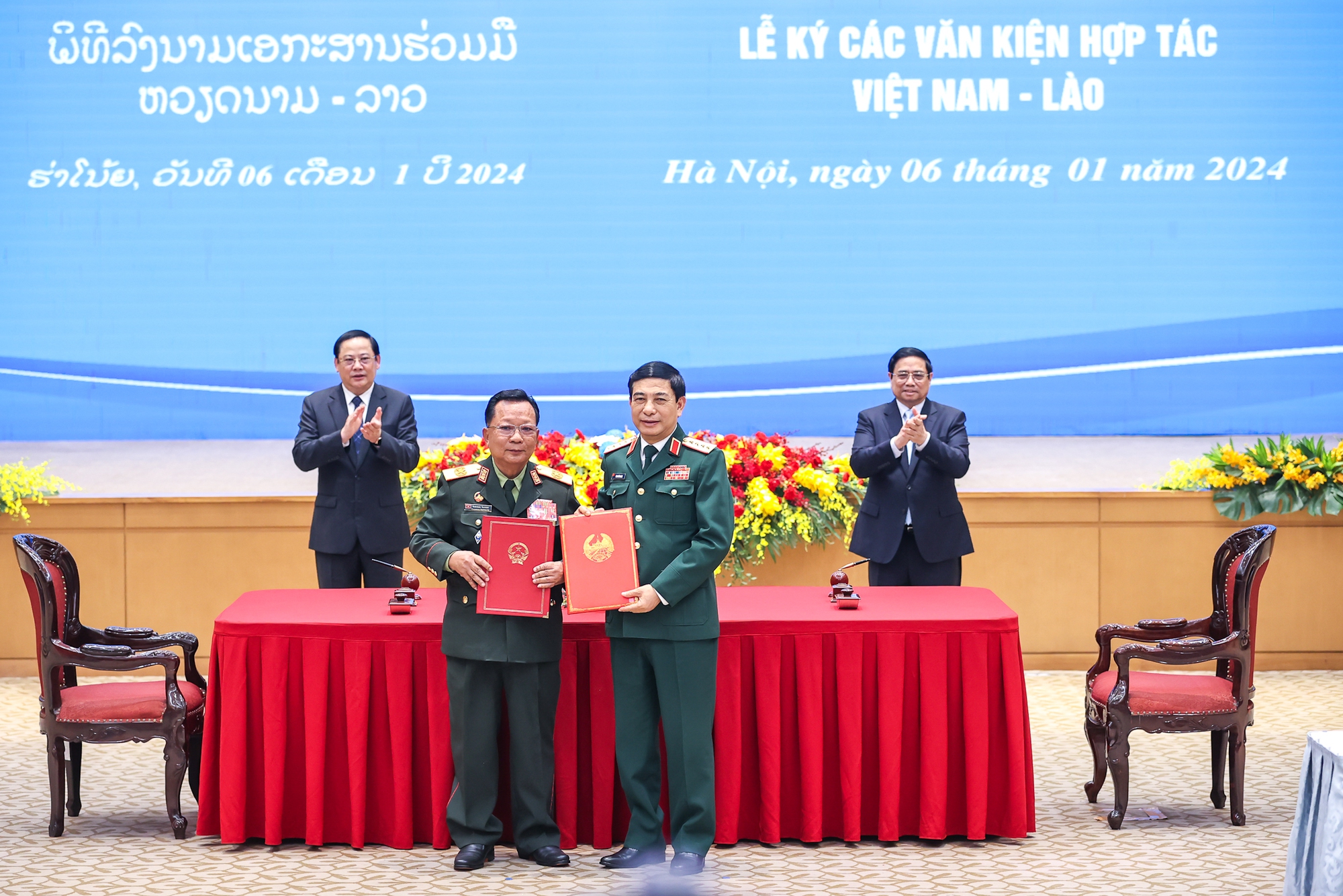 Việt Nam và Lào ký kết nhiều văn kiện hợp tác quan trọng