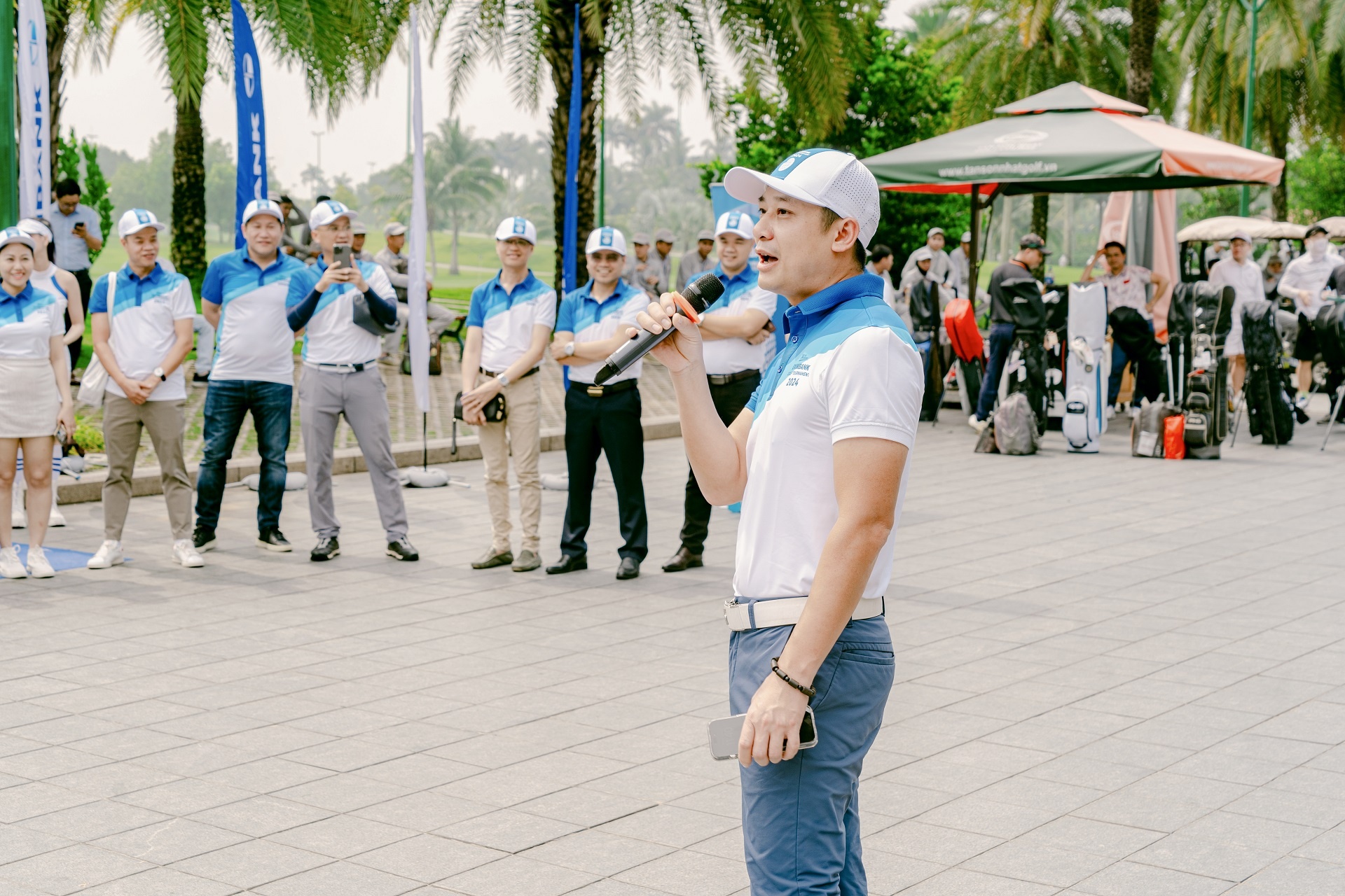 ng Nguyễn Hoàng Hải – Quyền Tổng giám đốc Eximbank cho biết “năm 2023 trải qua nhiều khó khăn, thách thức, nhưng chúng ta gặp nhau tại Giải Eximbank Golf Tournament 2024 này với tinh thần vui vẻ, cùng tạo động lực cho nhau