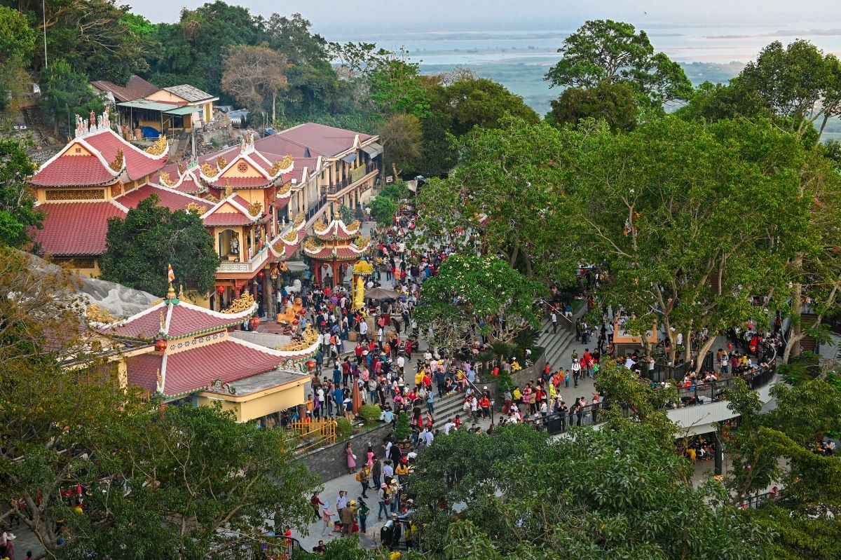 Ngày Xanh Núi Bà hướng tới chỉnh trang và làm sạch cảnh quan khu vực Núi Bà Đen. Ngày Xanh Núi Bà hướng tới chỉnh trang và làm sạch cảnh quan khu vực Núi Bà Đen.