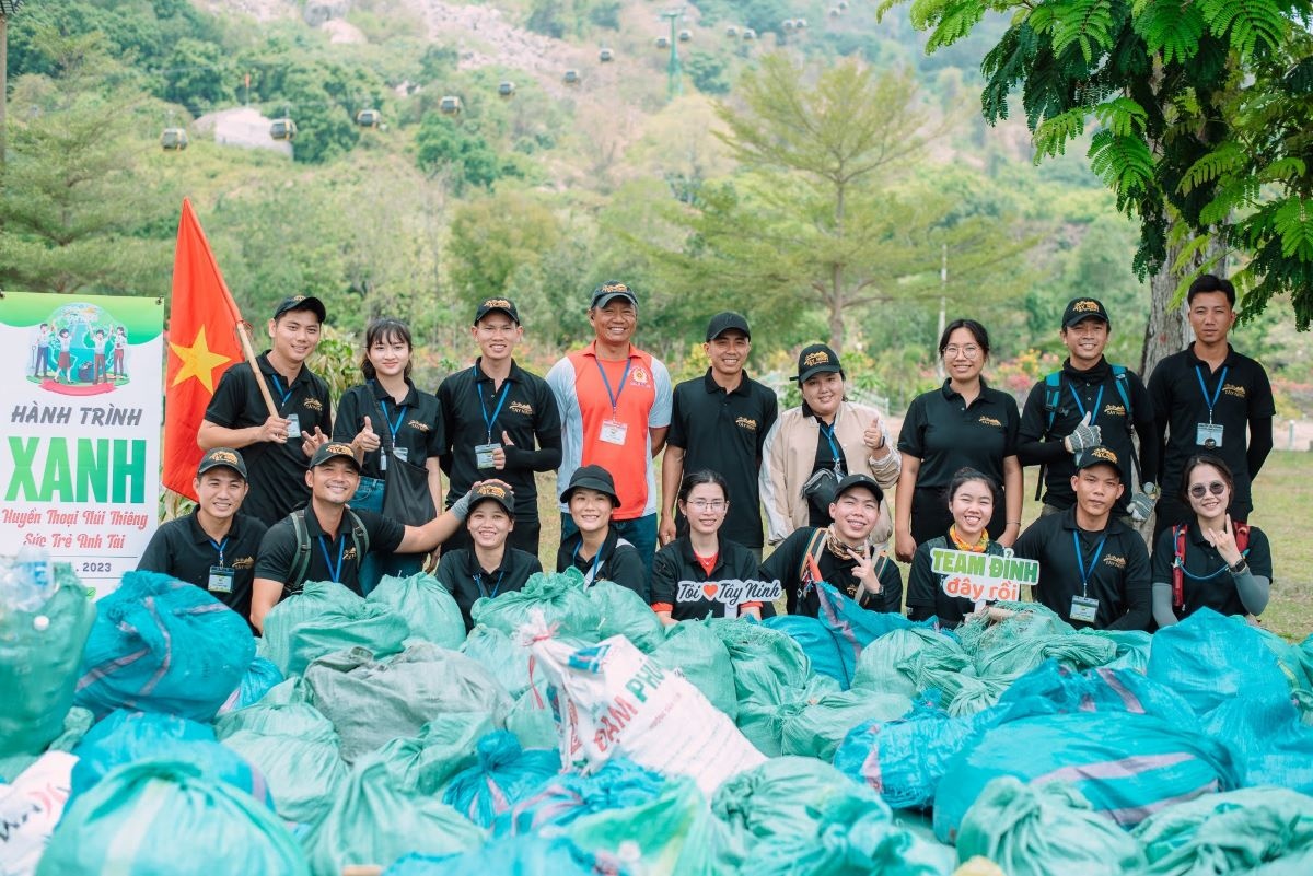 Chiến dịch Hành trình Xanh do các bạn trẻ Fanpage Tôi yêu Tây Ninh phối hợp cùng Sun World Ba Den Mountain tổ chức. Chiến dịch Hành trình Xanh do các bạn trẻ Fanpage Tôi yêu Tây Ninh phối hợp cùng Sun World Ba Den Mountain tổ chức.