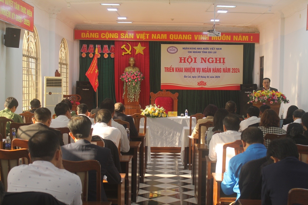 Đ/c Nguyễn Hữu Nghị - Giám đốc NHNN chi nhánh tỉnh chủ trì Hội nghị.