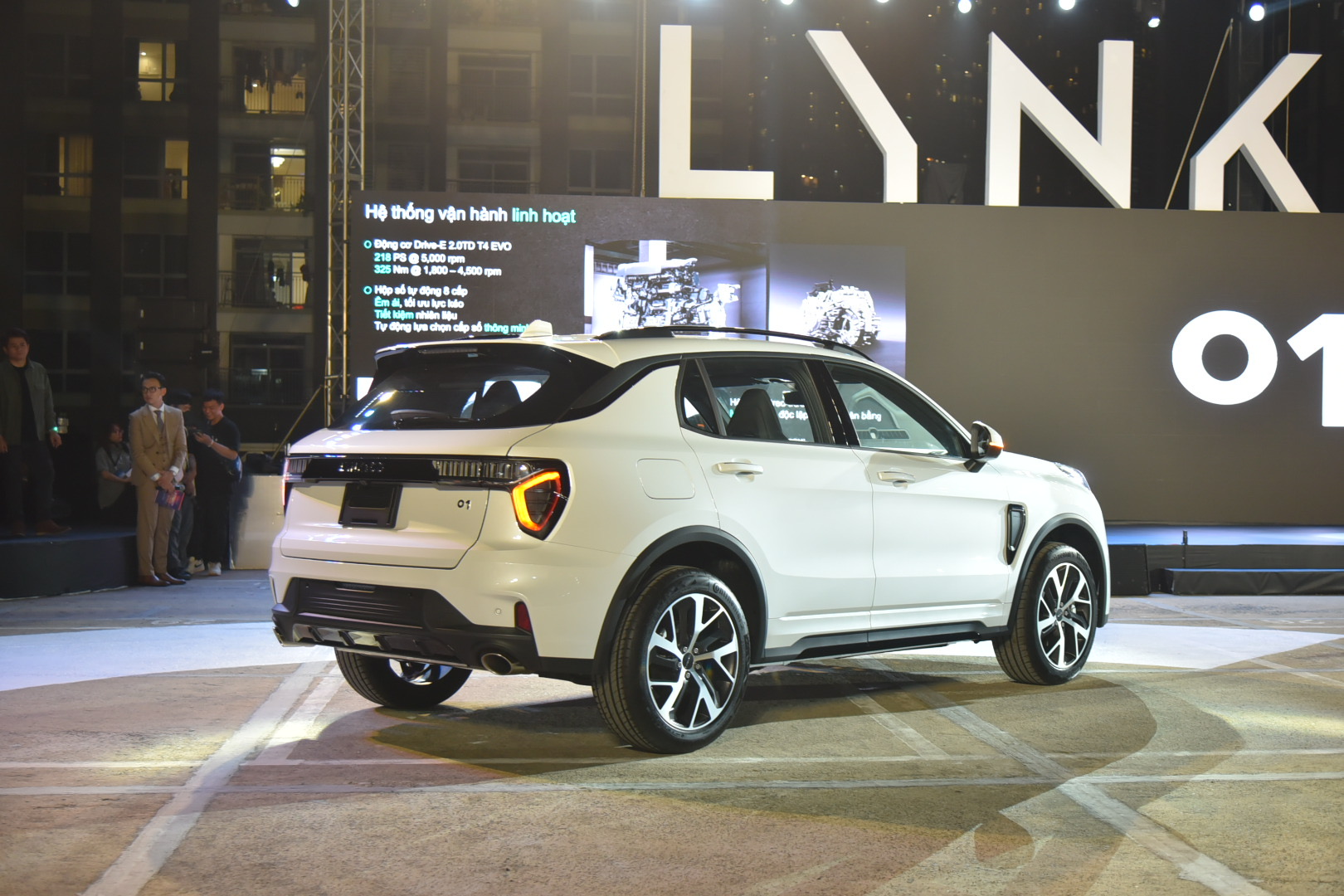 Lynk &amp; Co 01 chốt giá từ 999 triệu đồng: Trên hạng CX-5 và Tucson, 20 tính năng an toàn, có cơ hội bứt phá doanh số - Ảnh 2.