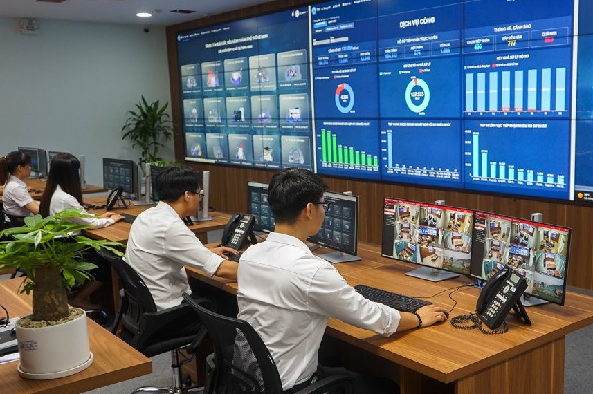 Đà Nẵng cũng đã đầu tư và đưa vào hoạt động Trung tâm giám sát điều hành thông minh.