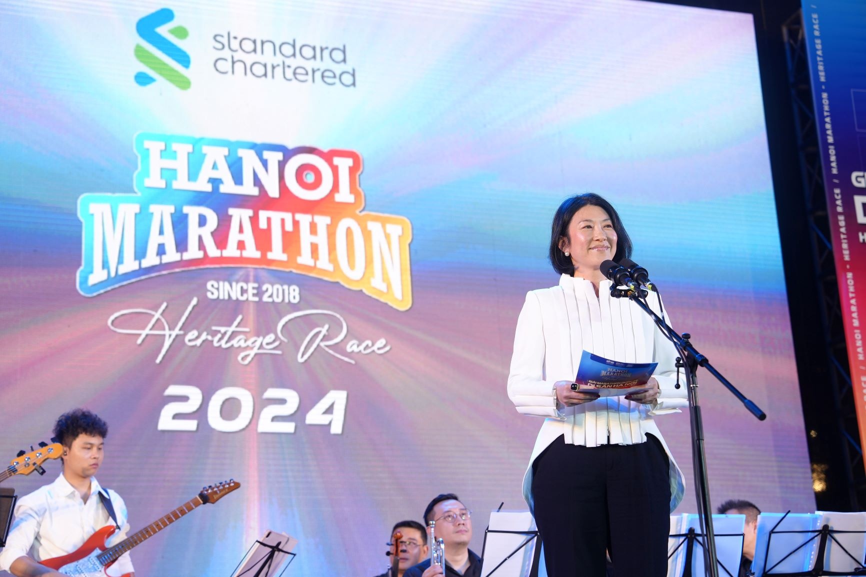 https://cdn.thoibaonganhang.vn/stores/news_dataimages/2024/012024/18/07/ba-michele-wee-tong-giam-doc-ngan-hang-standard-chartered-viet-nam-phat-bieu20240118075615.jpg?rt=20240118075803