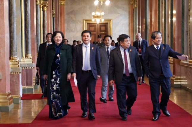 Thống đốc NHNN Nguyễn Thị Hồng tháp tùng Thủ tướng Chính phủ thăm chính thức Hungary