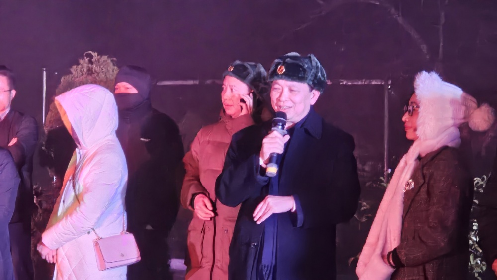 Phó Thống đốc Đào Minh Tú kết lại chương trình lửa trại với lời chúc Tết Giáp Thìn 2024 đến các chiến sĩ, bà con xã Y Tý