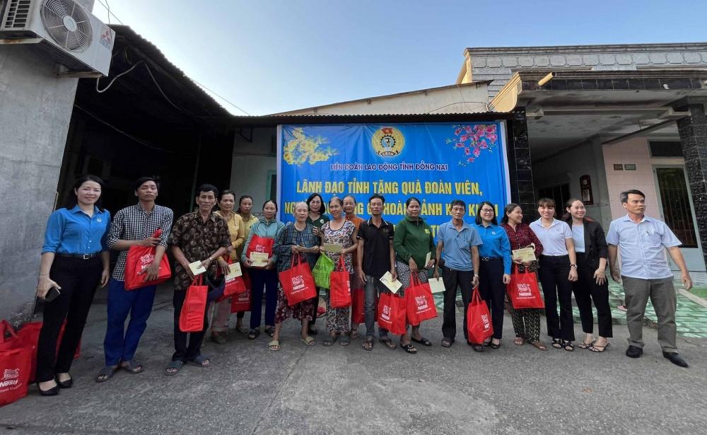 Nestlé Việt Nam đồng hành cùng Liên Đoàn Lao động tỉnh Đồng Nai tặng 400 phần quà cho công đoàn viên, công nhân có hoàn cảnh khó khăn.