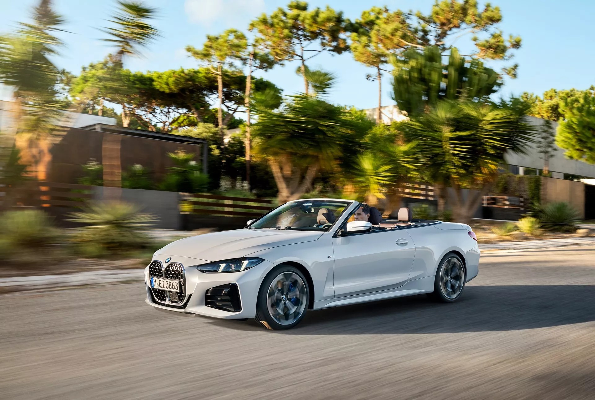 BMW 4-Series 2025 ra mắt, giá quy đổi từ 1,24 tỷ đồng