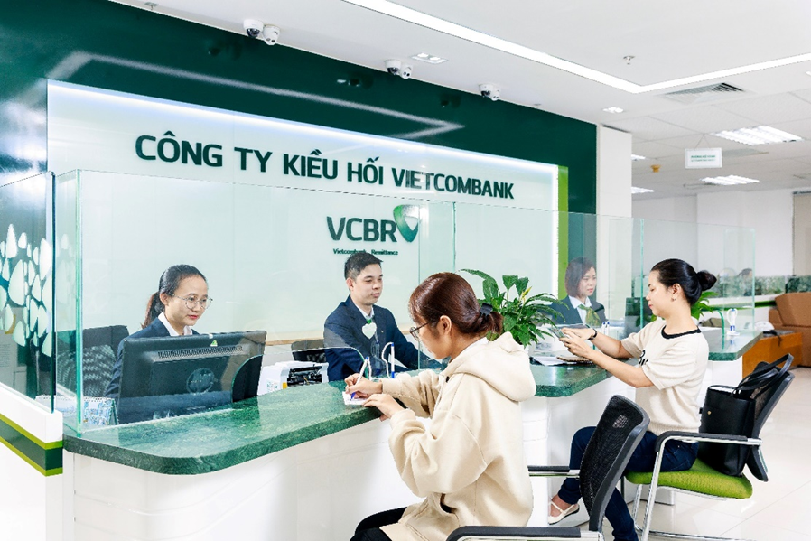 Công ty kiều hối Vietcombank chi trả kiều hối cho khách hàng tại quầy