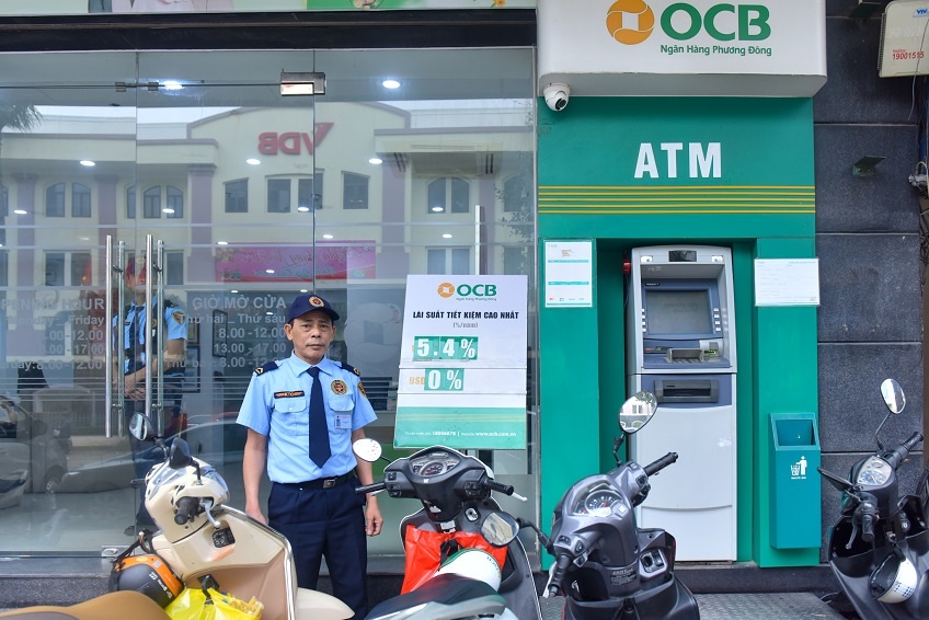 Khách rút tiền trên cây ATM ngày càng giảm