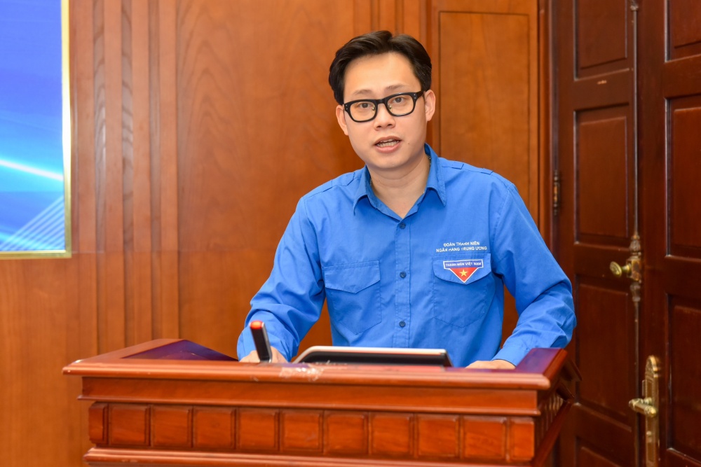 Phó Bí thư Thường trực Đoàn Thanh niên NHTW Trần Long thông báo về  chương trình công tác đoàn và phong trào thanh niên năm 2024