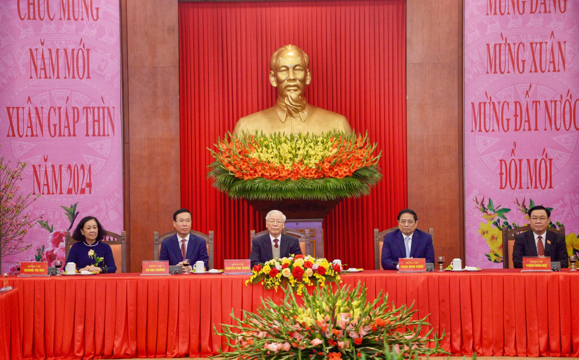 Tổng Bí thư Nguyễn Phú Trọng chúc Tết lãnh đạo, nguyên lãnh đạo Đảng, Nhà nước- Ảnh 2.
