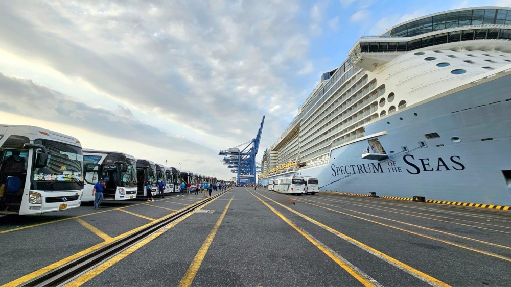 Saigontourist tổ chức đón tàu Spectrum of the Seas chở  hơn 4.000 du khách đa quốc tịch 