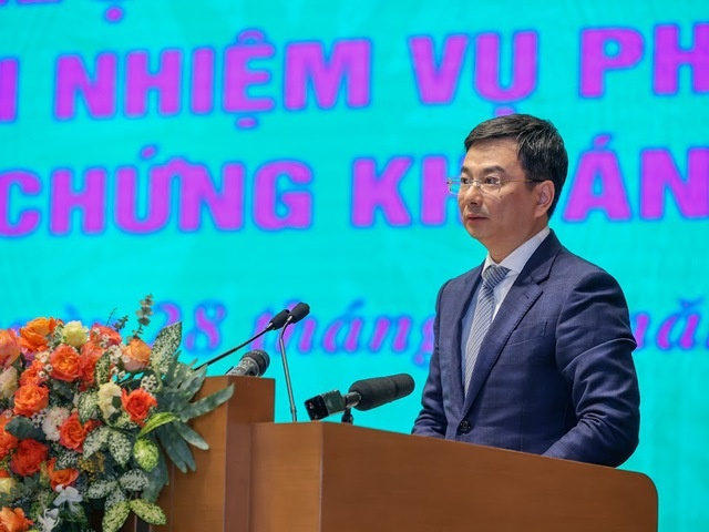 Phó Thống đốc NHNN Việt Nam Phạm Thanh Hà trình bày tham luận tại Hội nghi - Ảnh: VGP